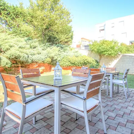 Natasa One Apartment *